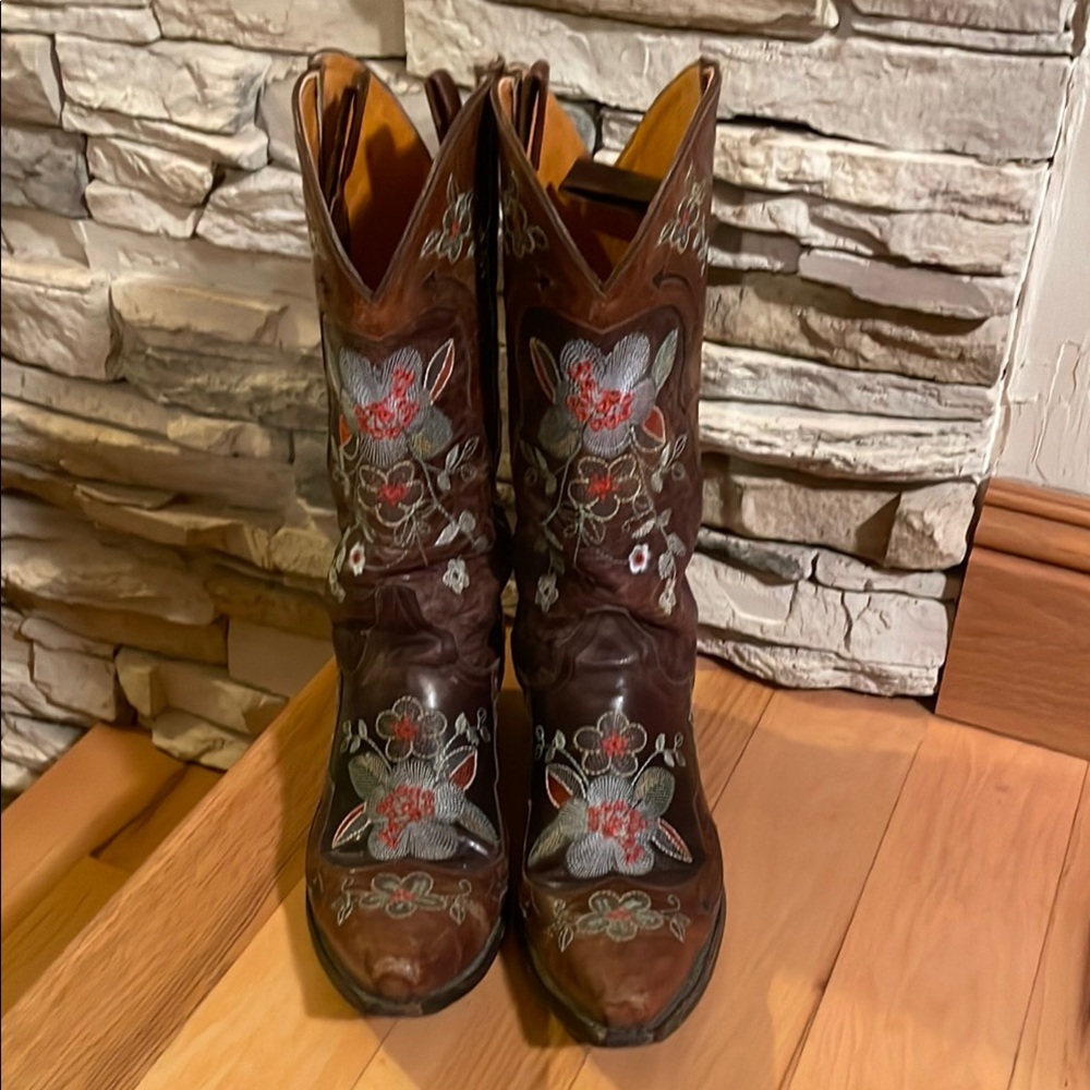Old Gringo Floral Embroidered Cowboy Boots. Feel free to make an offer!